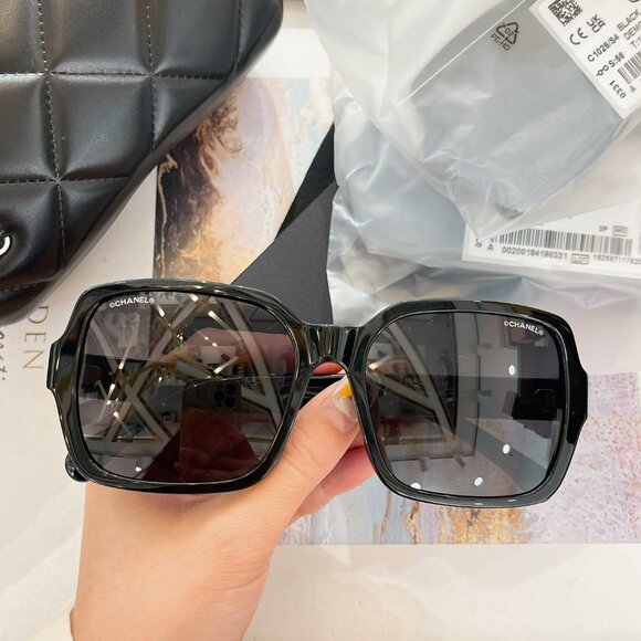 CHANEL 140mm Black Frame Dark Grey Lenses Women's Sunglasses (5408 1026/S4) - Picture 1 of 6